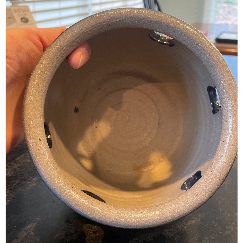 Rowe Pottery vintage salt glaze Snowman cut out crock - Picture 4 of 5